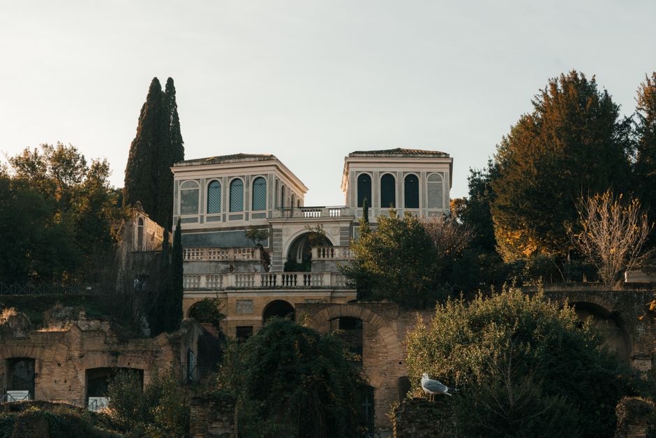 Accesso al lastrico privato per lavori condominiali: quando il proprietario deve consentirlo