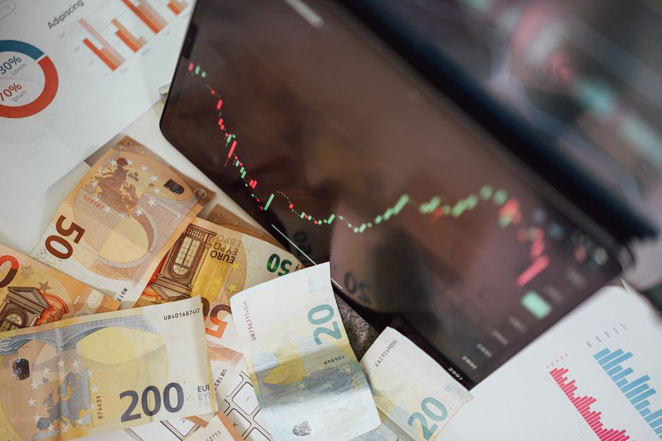 RESIDENZA FISCALE, INDAGINI FINANZIARIE E GIUDICATO TRIBUTARIO: CASSAZIONE N. 6722/2026