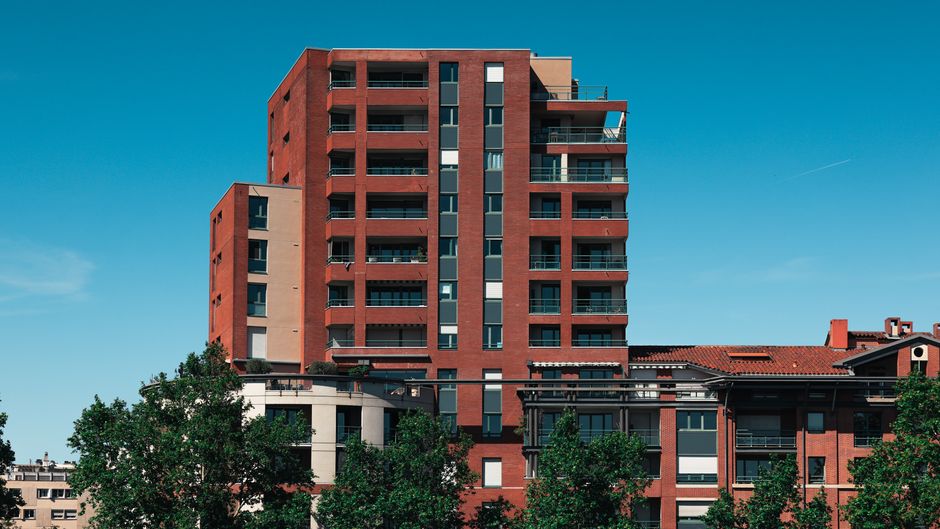 Delibera condominiale nulla: può contestarla anche chi non è condomino se ha interesse