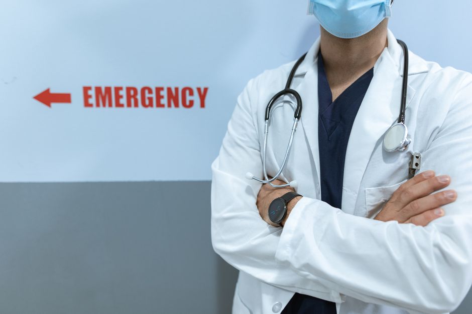 Errore sanitario e ospedale: perché la struttura risponde anche dell’attività dei medici